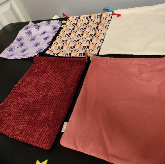 16 Ipsy Makeup Bags Vibrant Multi-Patterned Bag Collection - Picture 5 of 7